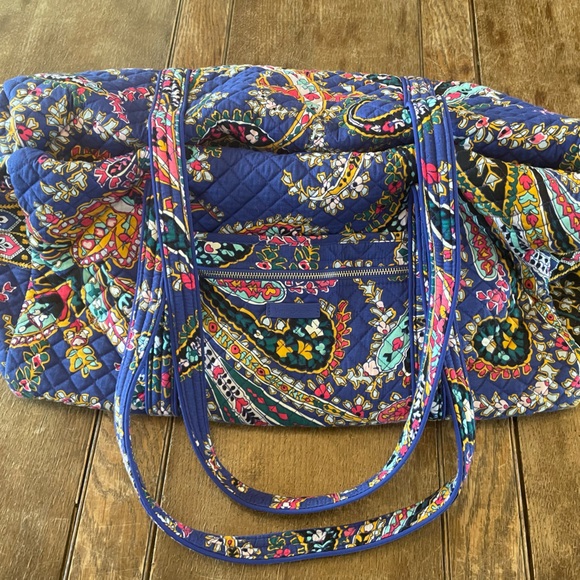 Vera Bradley Large Duffel Bag Blue Paisley Floral Quilted  Vera Bradley Quilted Paisley Blue Large Duffel Bag